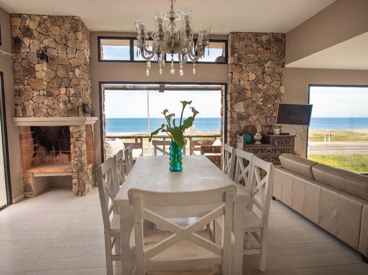 EN VENTA FRENTE AL MAR - CASA 4 DORMITORIOS 2