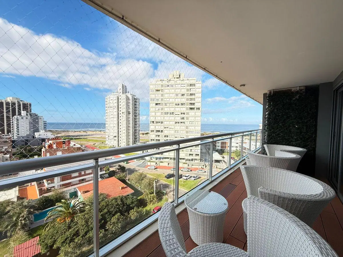EN VENTA - 3 dormitorios con Vista al Mar, Playa Brava, Punta del Este 2