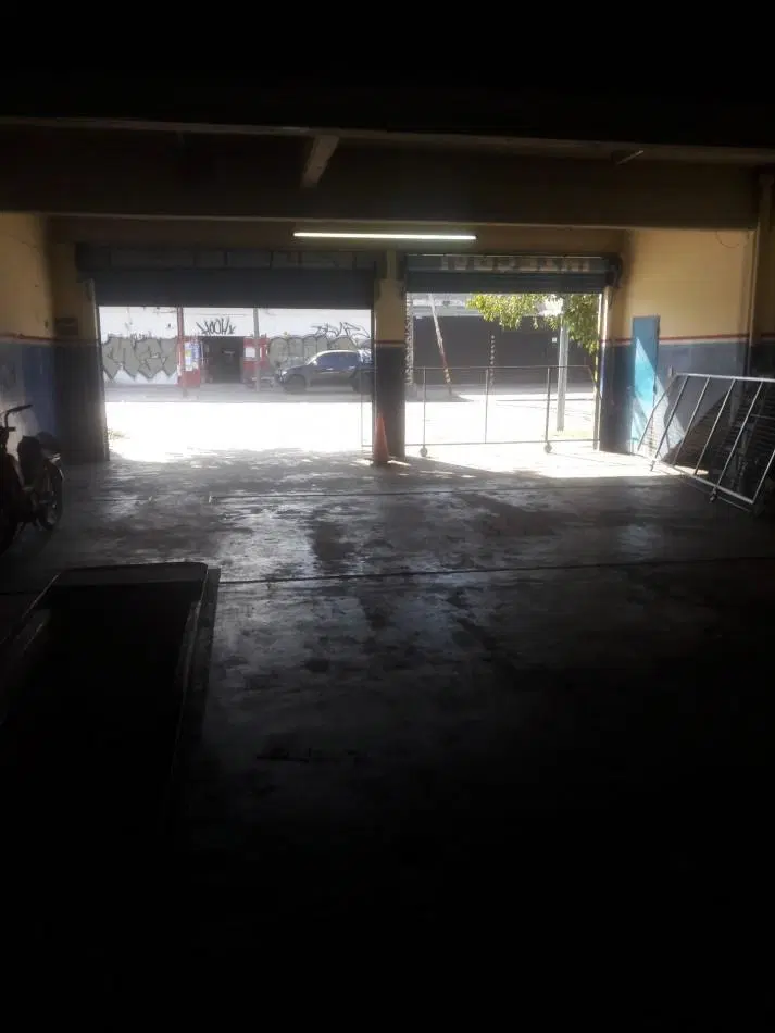 LOCAL COMERCIAL EN AV. ALQUILA CASTELAR 3
