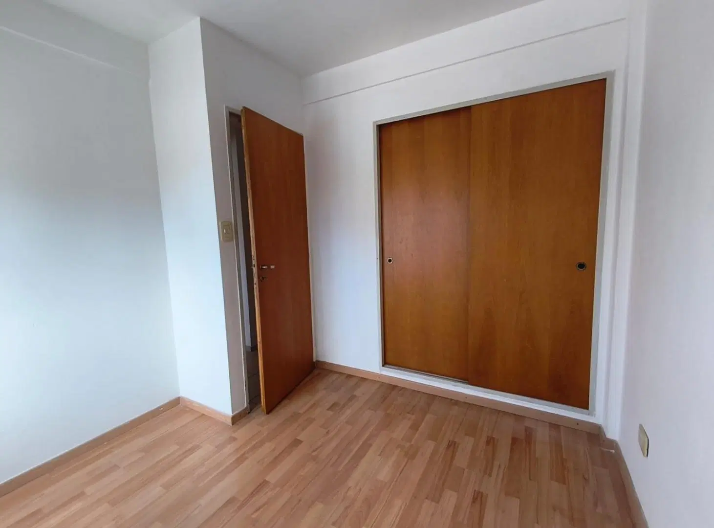 Departamento 2 Dormitorios al Frente con Balcón, Baño y Toilette de recepción - Lourdes 4