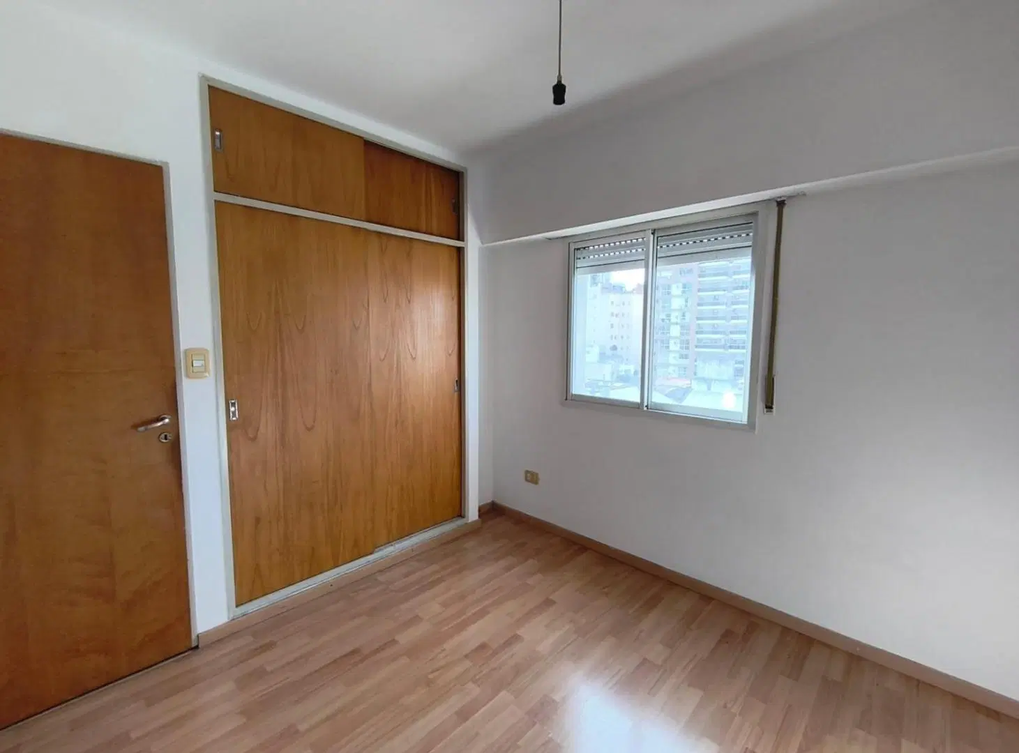 Departamento 2 Dormitorios al Frente con Balcón, Baño y Toilette de recepción - Lourdes 5