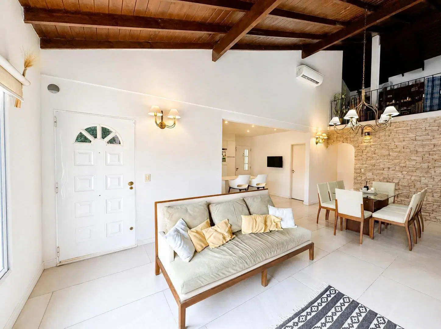 VENTA CASA 4 AMB CON PILETA EN BELLA VISTA APTA CREDITO 5