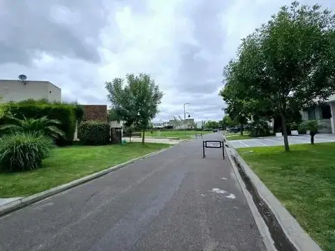 VENTA TERRENO EN BARRIO CERRADO LOS OLIVARES MALVINAS ARGENTINAS 2