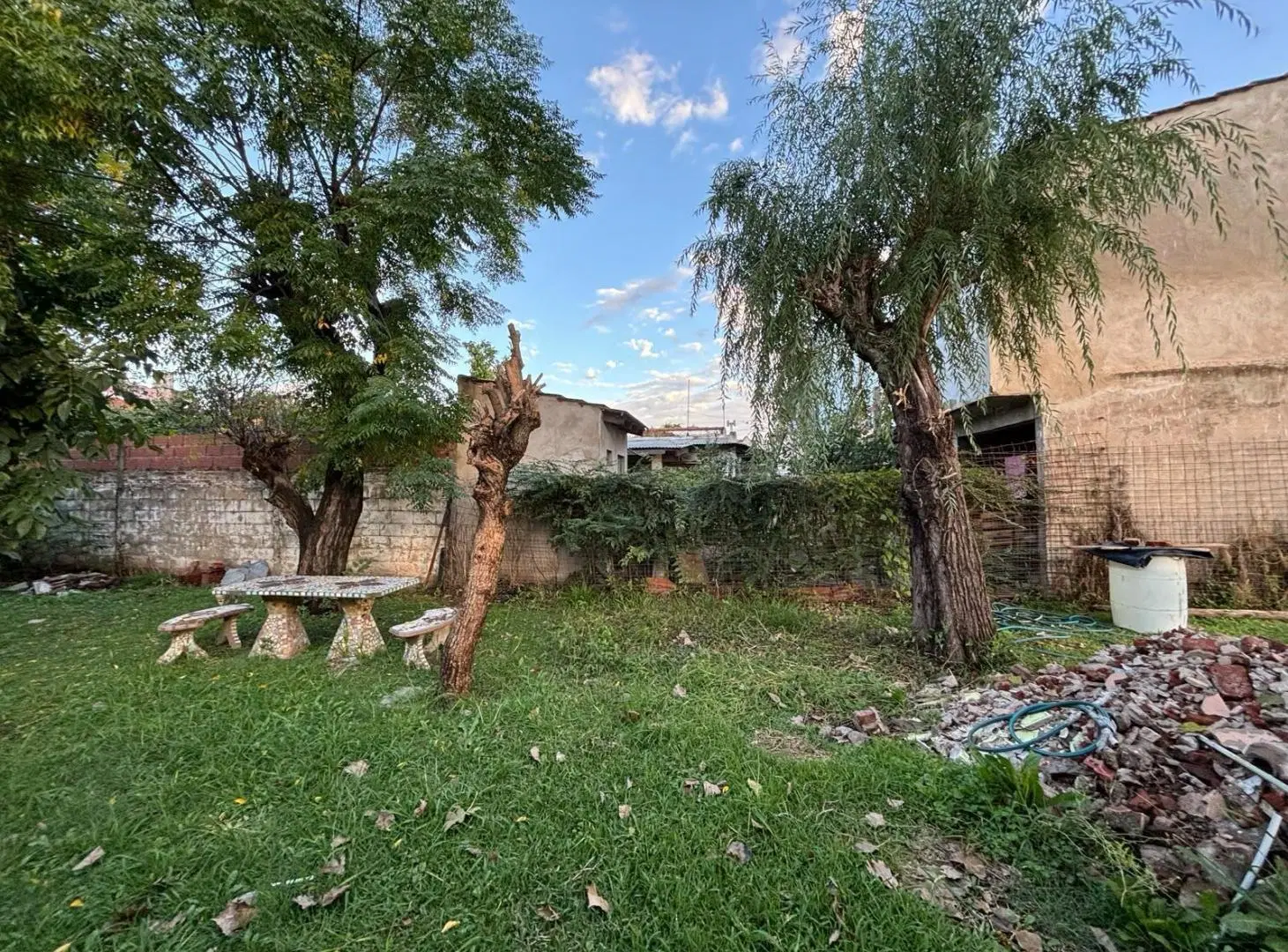 Venta Casa 3 ambientes con gran parque .Polvorines 3
