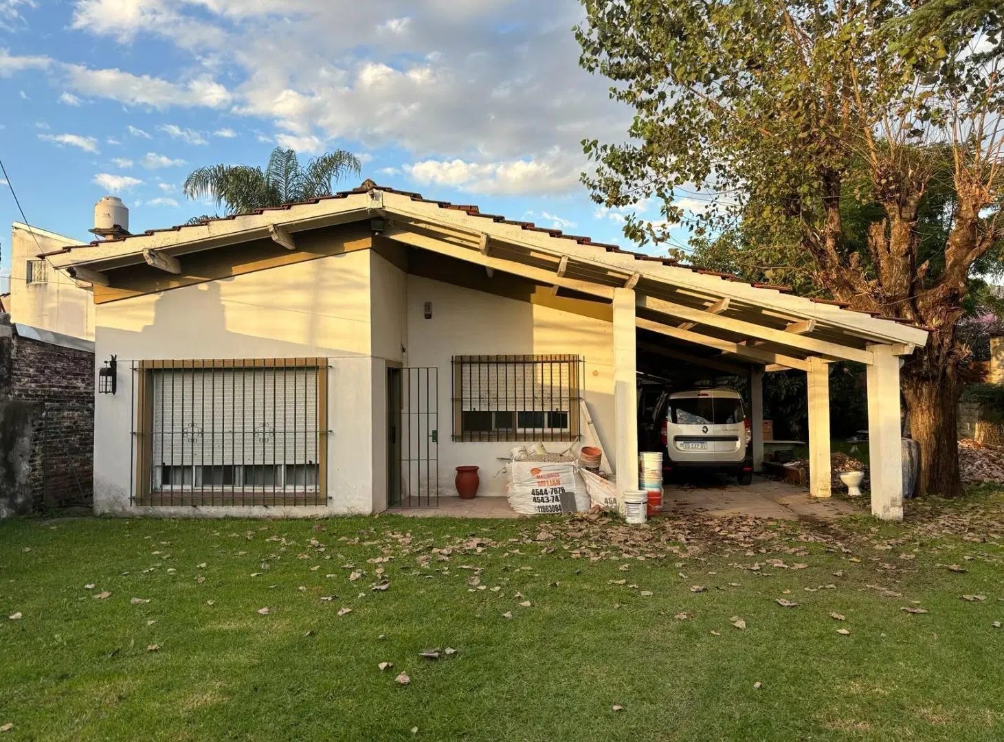 Venta Casa 3 ambientes con gran parque .Polvorines 4