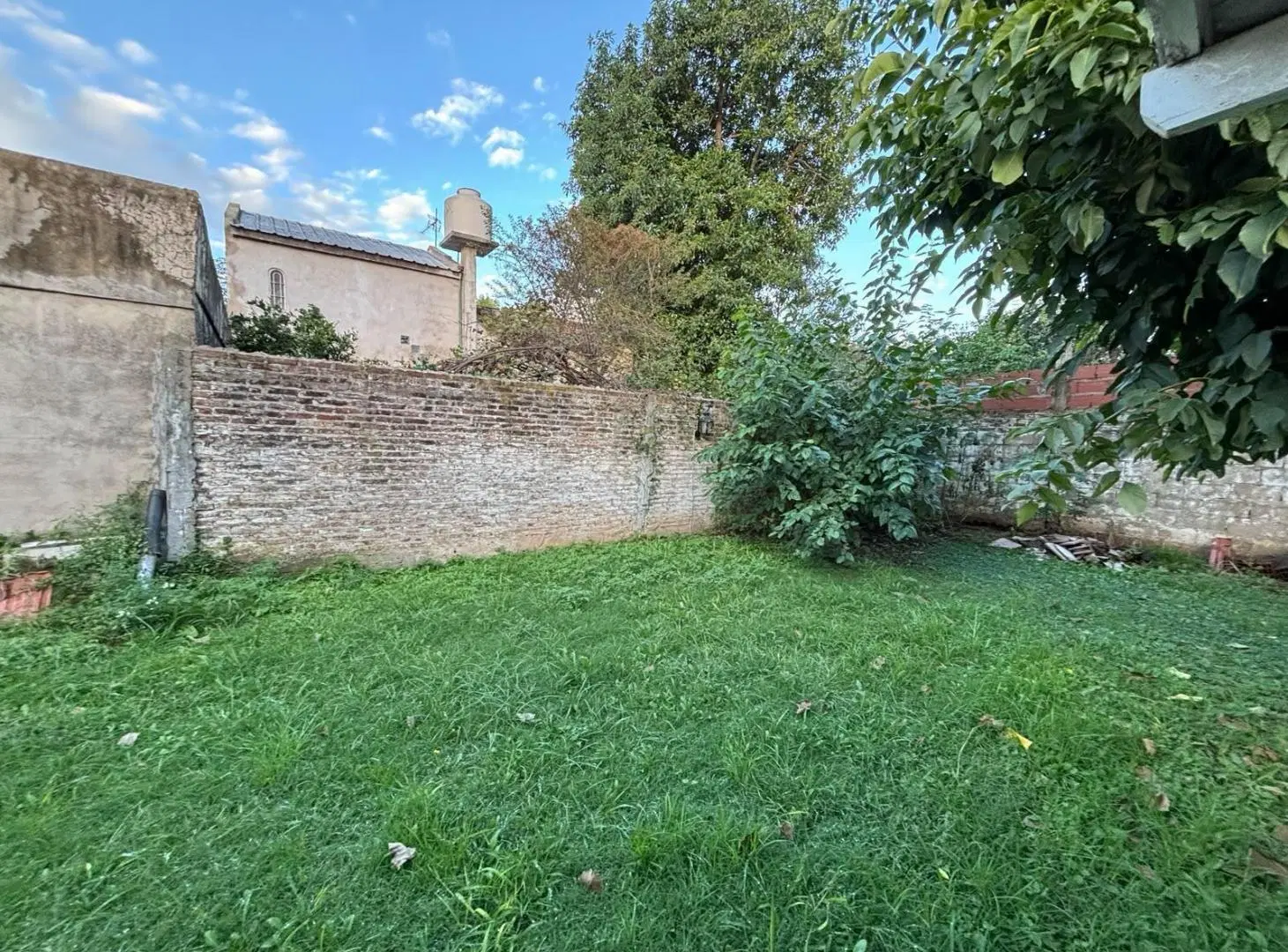 Venta Casa 3 ambientes con gran parque .Polvorines 5
