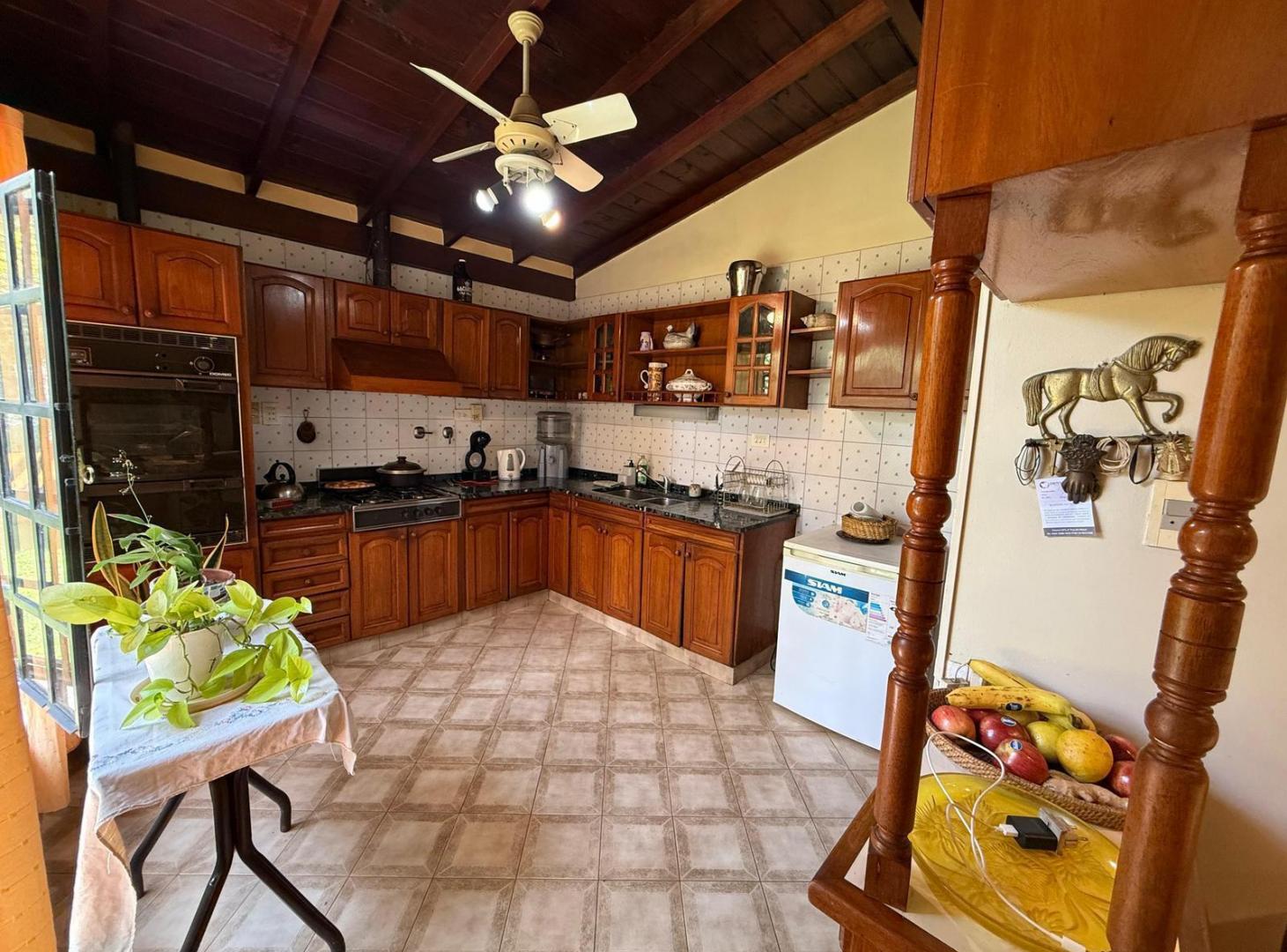 Foto de VENTA CASA 5 AMB EN BELLA VISTA, imagen 4
