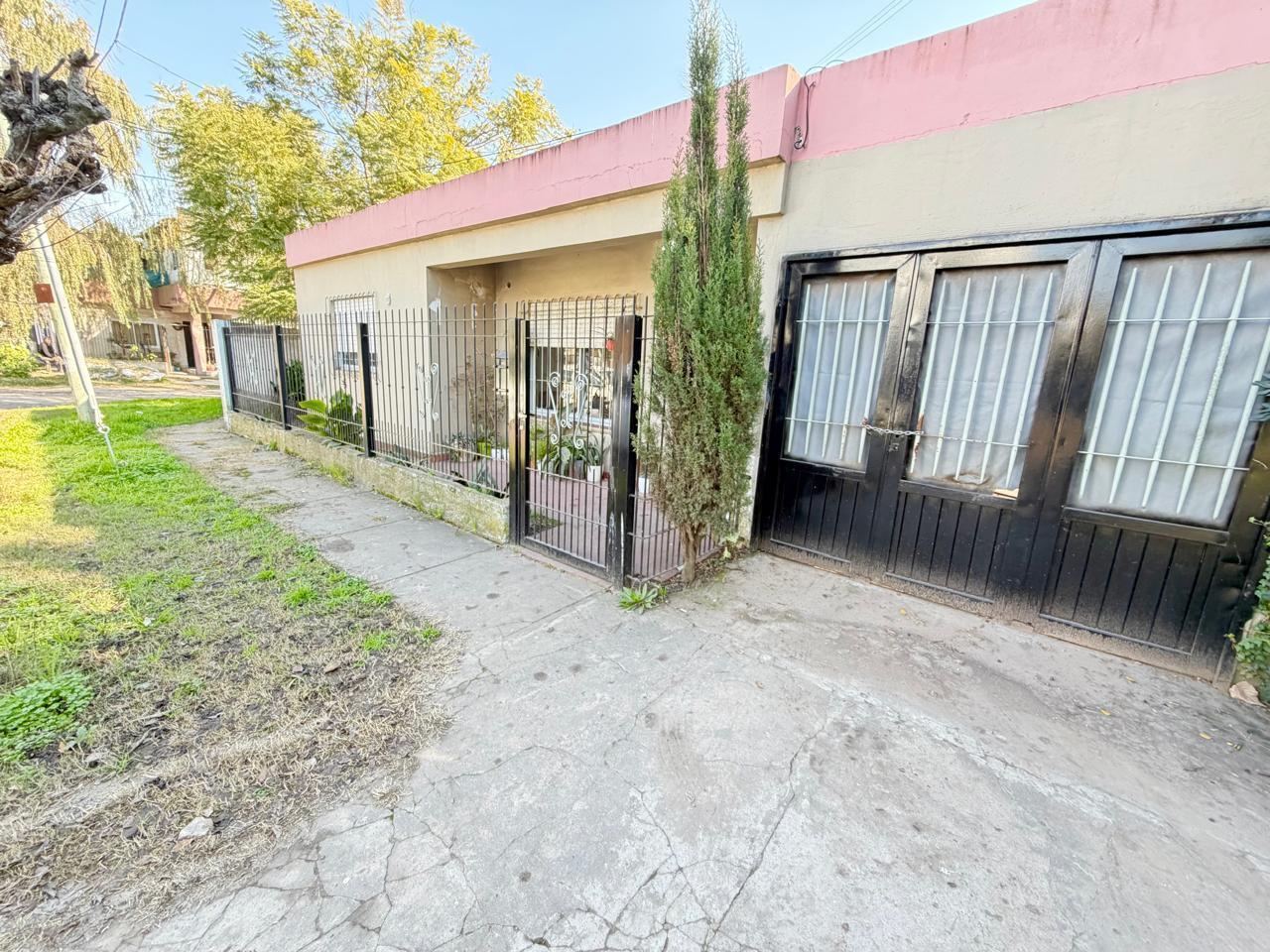 Foto de VENTA CASA 3 AMBIENTES EN ITUZAINGO, imagen 1