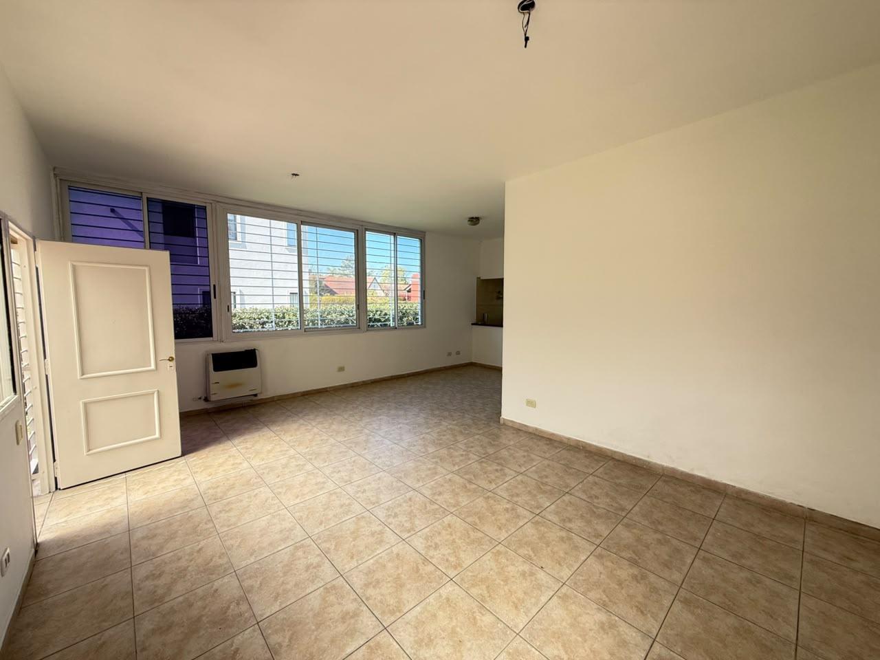 Foto de CASA 2 AMB EN VENTA EN BELLA VISTA APTA CREDITO BARRIO CERRADO, imagen 2