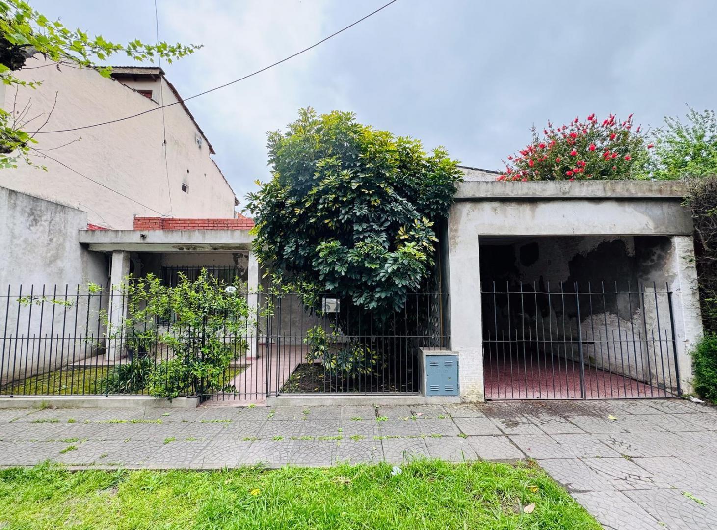 Foto de Casa Venta Bella Vista 2 3 amb jardin PERMUTA, imagen 1