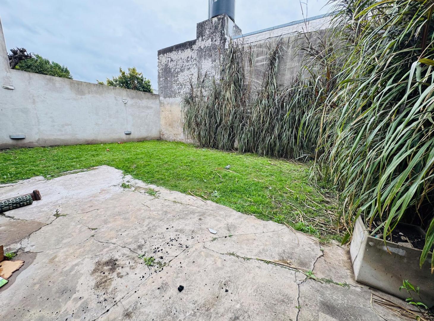 Foto de Casa Venta Bella Vista 2 3 amb jardin PERMUTA, imagen 3