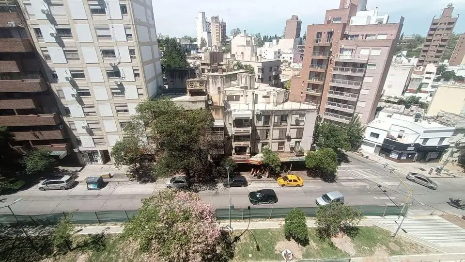 VENTA DEPARTAMENTO SOBRE AV AMBROSIO OLMO EN BARRIO NUEVA CORDOBA. 2