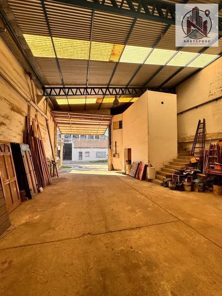 VENTA DE GALPON EN VILLA AZALAIS. A 100 METROS DE AV CAPDEVILA.- CORDOBA 4