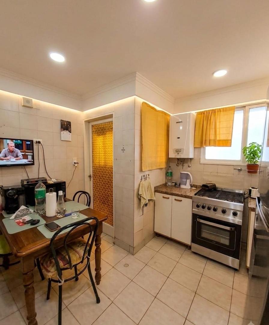 Foto de Excelente Departamento de Ambientes Amplios con Dependencias de, imagen 2