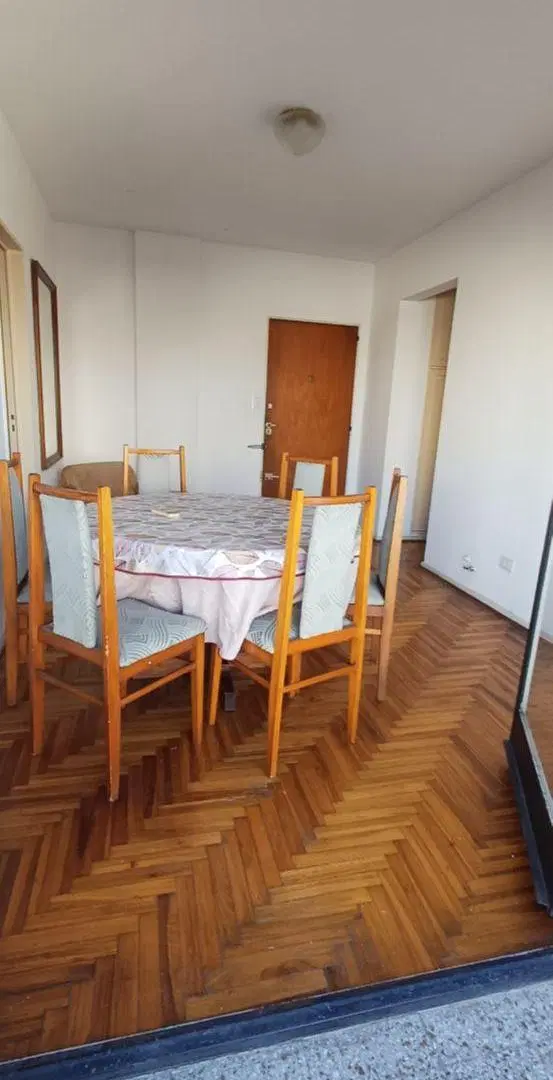 Departamento en alquiler de 3 ambientes en Monserrat, súper luminoso, todo externo, balcón al frente 2