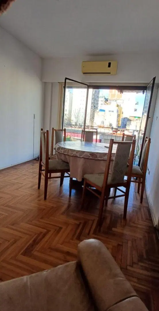 Departamento en alquiler de 3 ambientes en Monserrat, súper luminoso, todo externo, balcón al frente 5