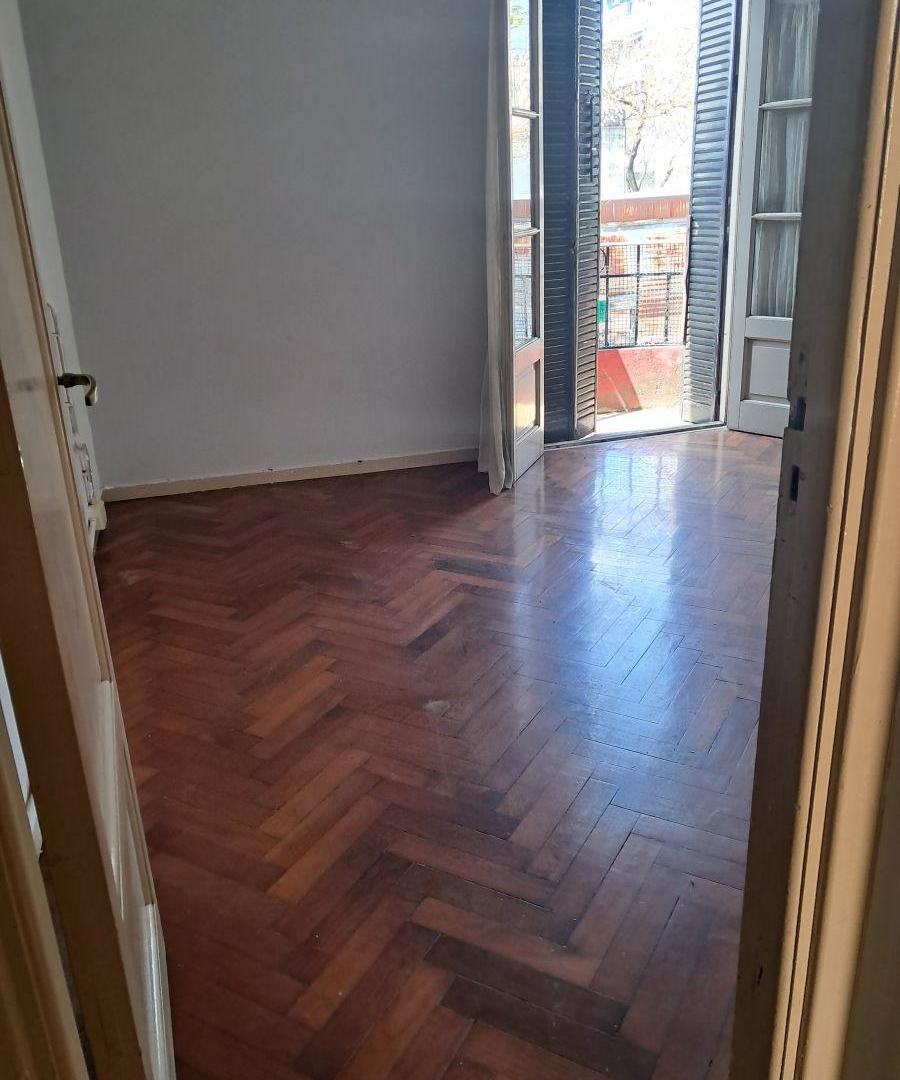 Foto de ALQUILER PH SEGUNDO. PISO POR ESCALERA, 3 AMBIENTES CON BALCONES AL, imagen 1