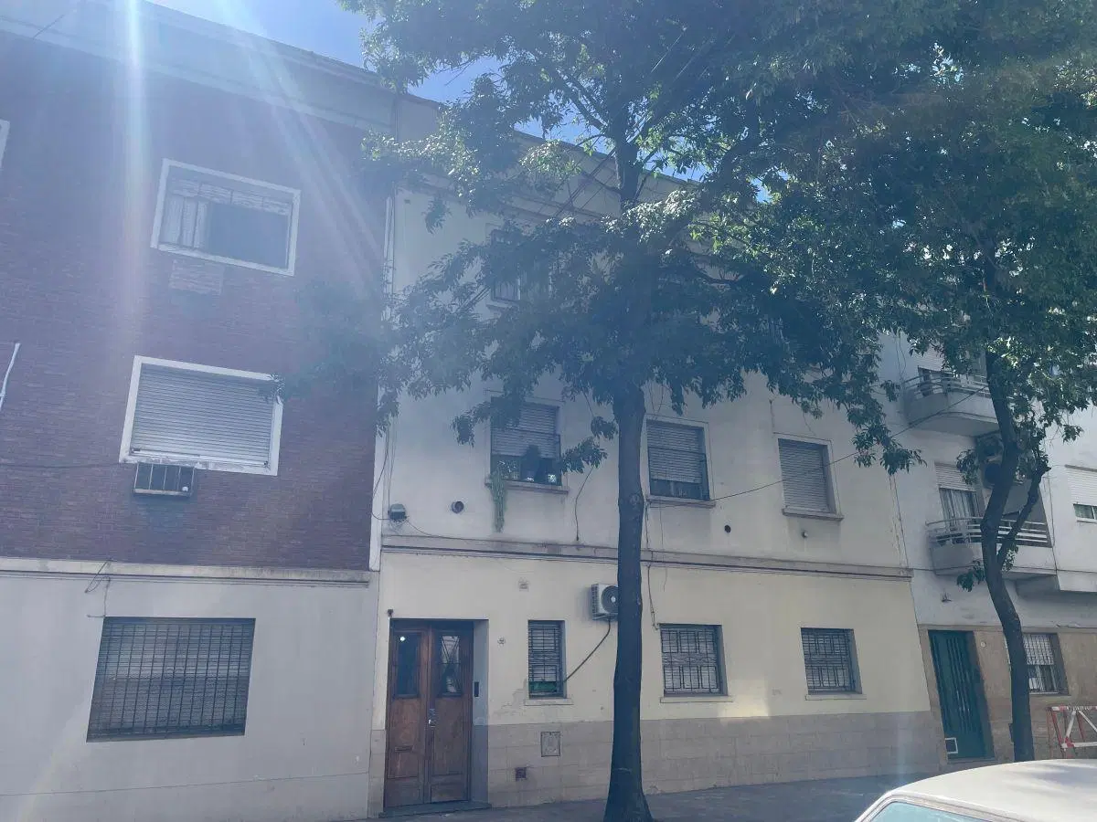 Departamento de 60 m² con 3 dormitorios " A REFACCIONAR " en venta en Balvanera 1