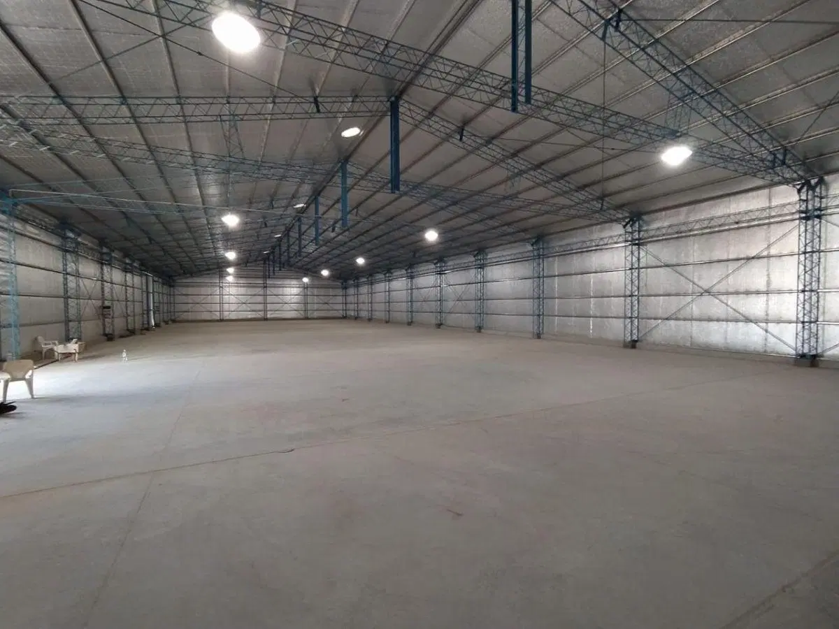Galpon industrial de de 1000M2 con oficinas de 360m2, playa de maniobras de una Hectarea, Plottier. 2