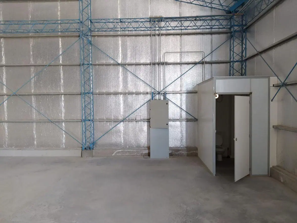 Galpon industrial de de 1000M2 con oficinas de 360m2, playa de maniobras de una Hectarea, Plottier. 5