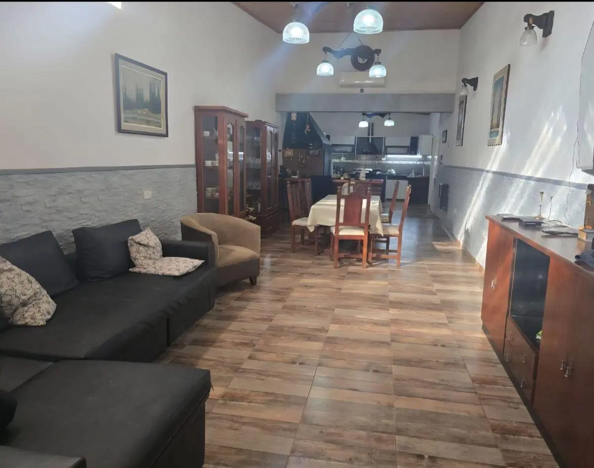 ALQUILER DE CASA NIVEL GERENCIAL AMUEBLADA EN PLAZA HUINCUL 1