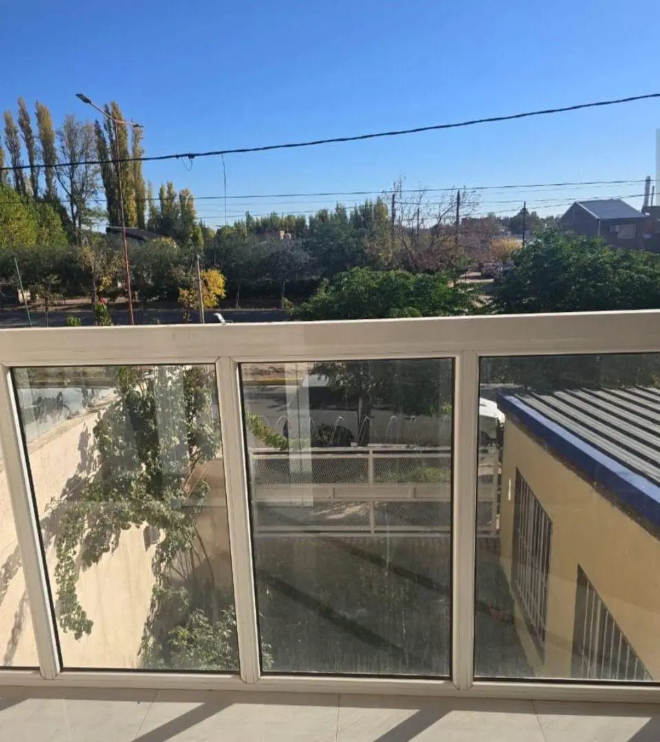ALQUILER DE CASA NIVEL GERENCIAL AMUEBLADA EN PLAZA HUINCUL 4