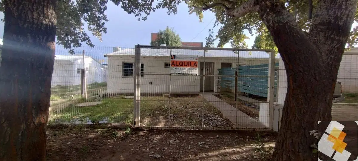 Casa en alquiler c/ cochera en Plottier 2