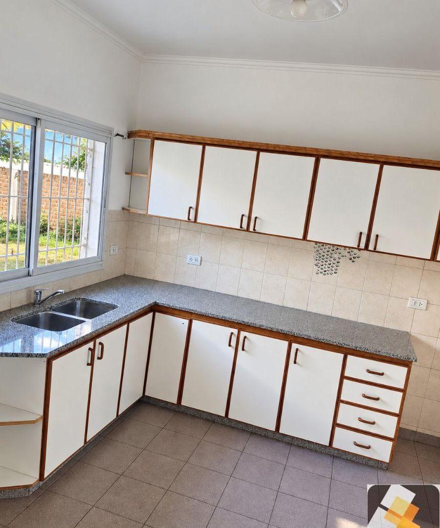 Foto de Casa en alquiler c/ cochera en Plottier, imagen 2