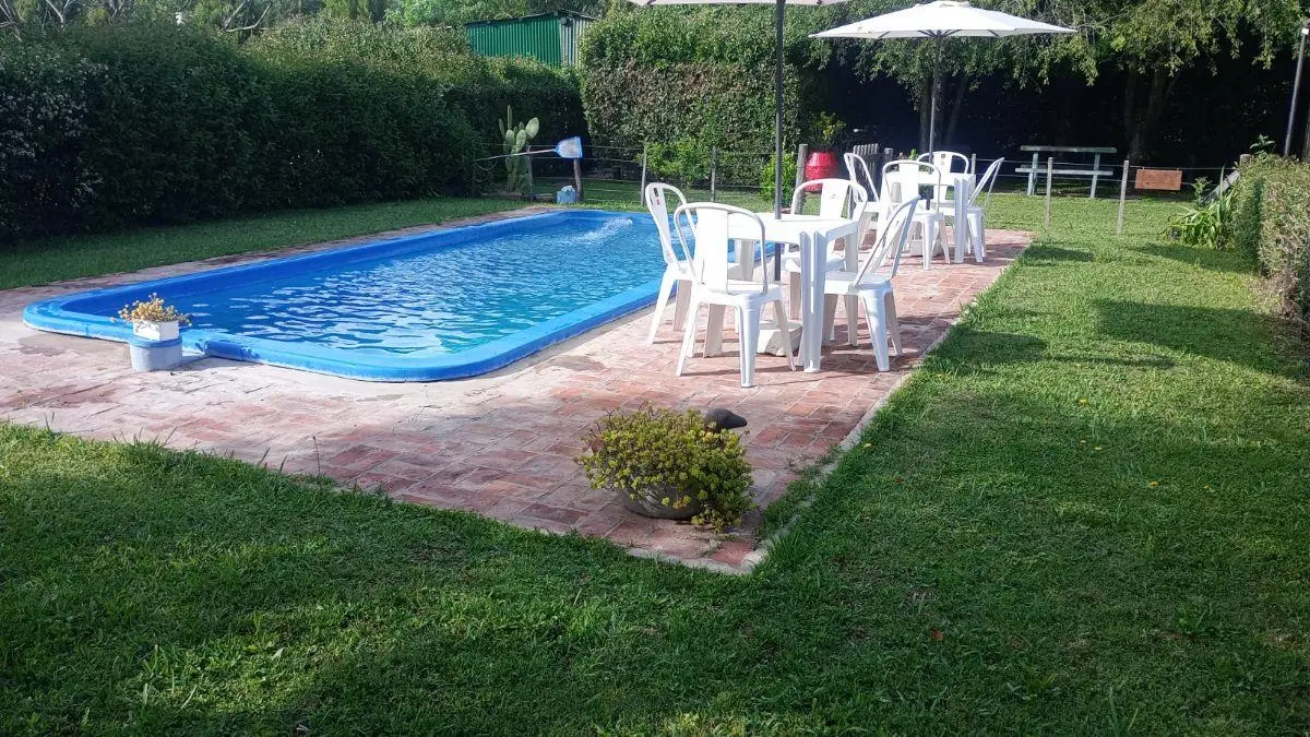 Gran predio de 2495 m2 en venta: Casa principal + dos cabañas + casa en fondo + pileta 3
