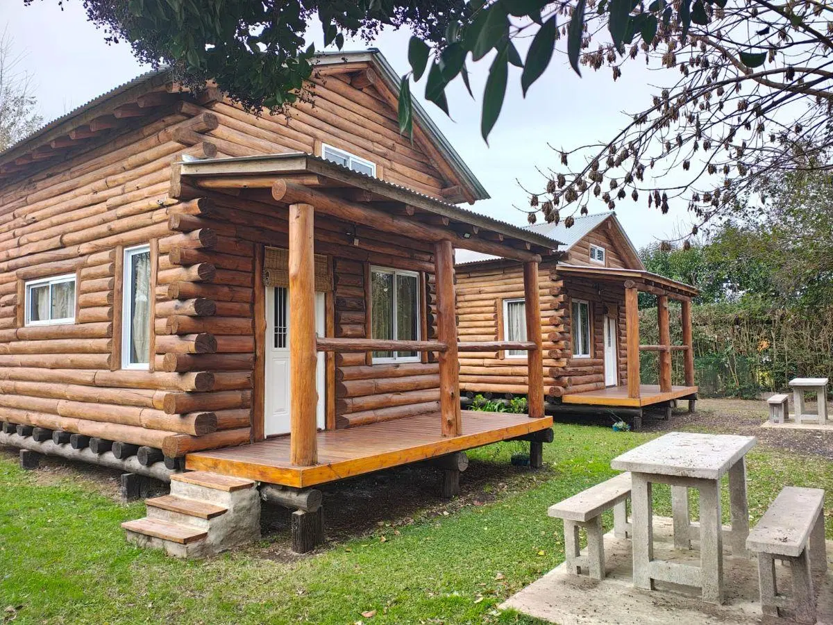 Gran predio de 2495 m2 en venta: Casa principal + dos cabañas + casa en fondo + pileta 4