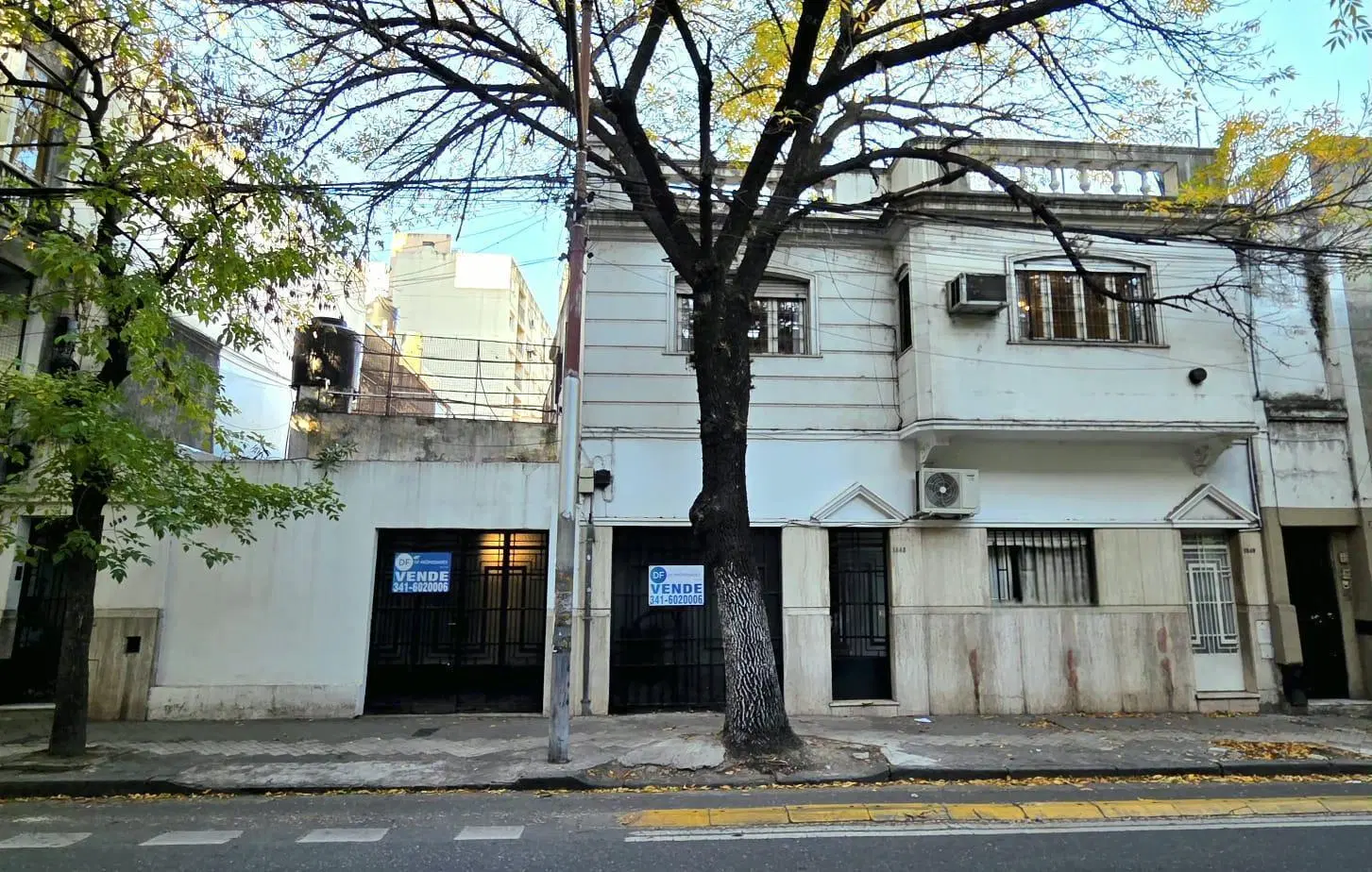 ALEM 1500 - CASA 3 DORMITORIOS AL FRENTE CON COCHERA Y TERRAZA 1