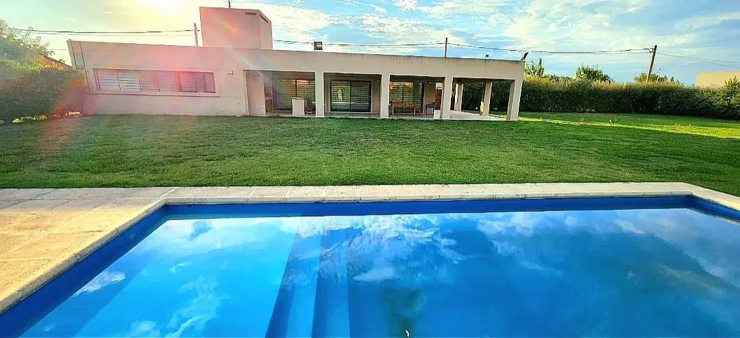 ALQUILER/VENTA Casa 200mt2 - Parque 1450mt2- Funes Town 5