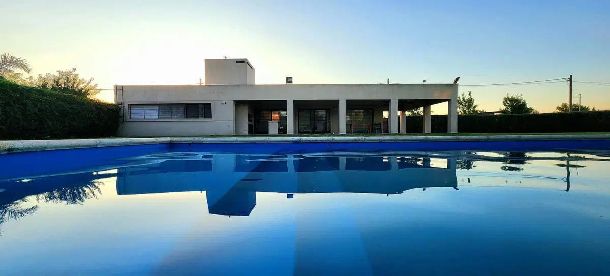 ALQUILER/VENTA Casa 200mt2 - Parque 1450mt2- Funes Town 2