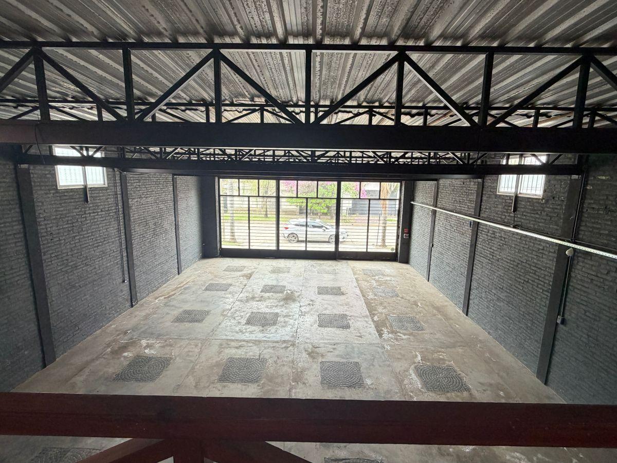 Foto de Alquiler local comercial 270 m² con entrepiso. Pte. Perón 1492, Funes., imagen 2