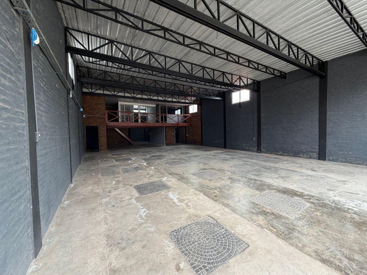 Foto de Alquiler local comercial 270 m² con entrepiso. Pte. Perón 1492, Funes., imagen 5