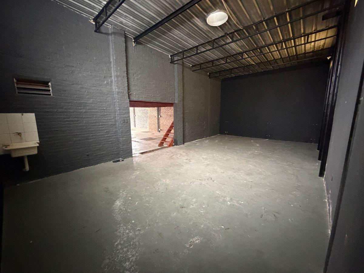 Foto de Alquiler local comercial 270 m² con entrepiso. Pte. Perón 1492, Funes., imagen 3