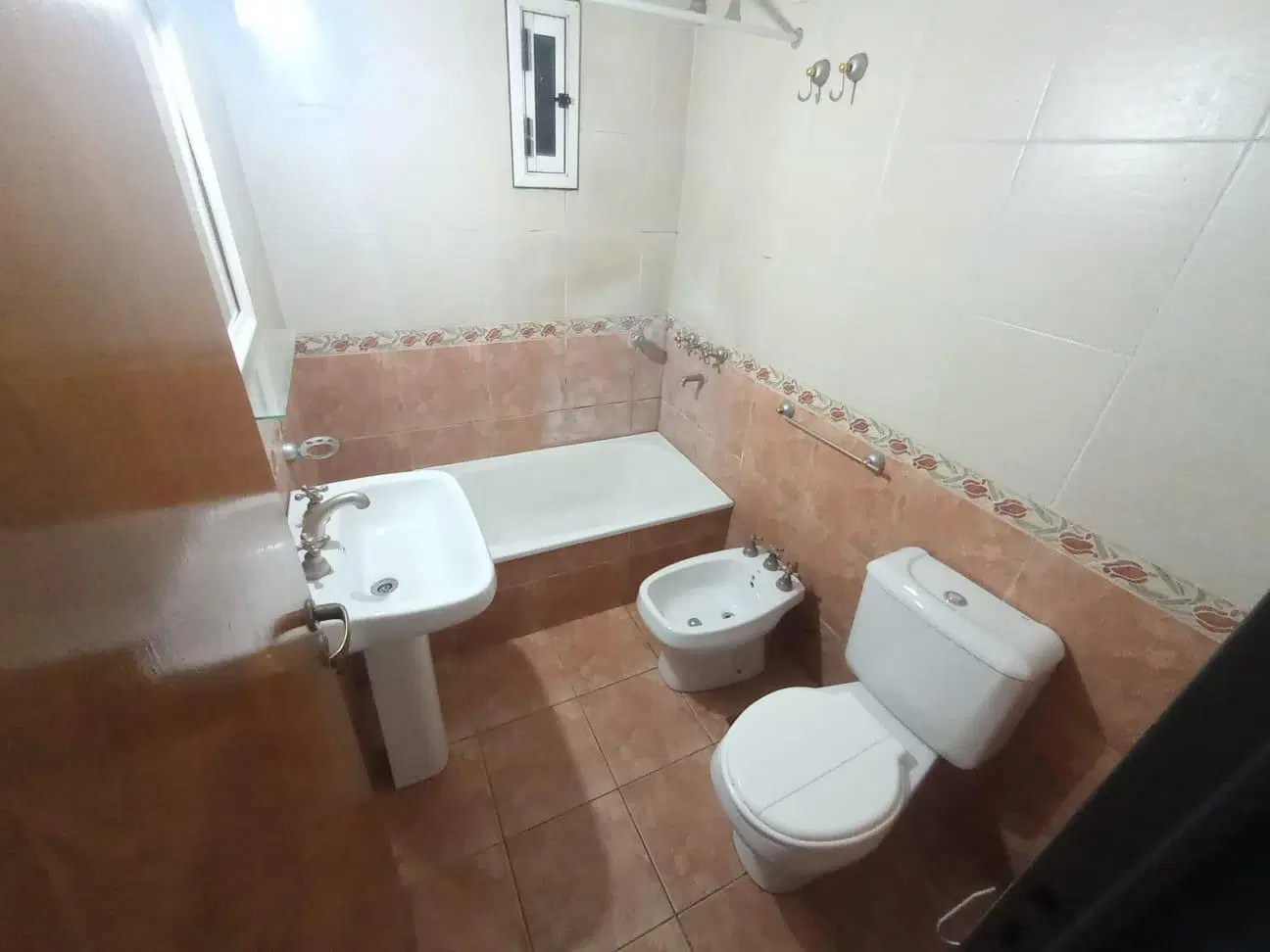 DEPTO 1 DORMITORIO - BV ILLIA N° 329 - BALCON - A MTS DE BV CHACABUCO 4