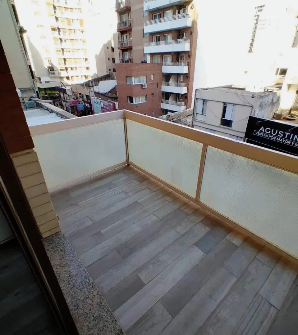 SEMIPISO RECICLADO - 2 DORMITORIOS Y MEDIO + 2 COCHERAS - B° CENTRO 5