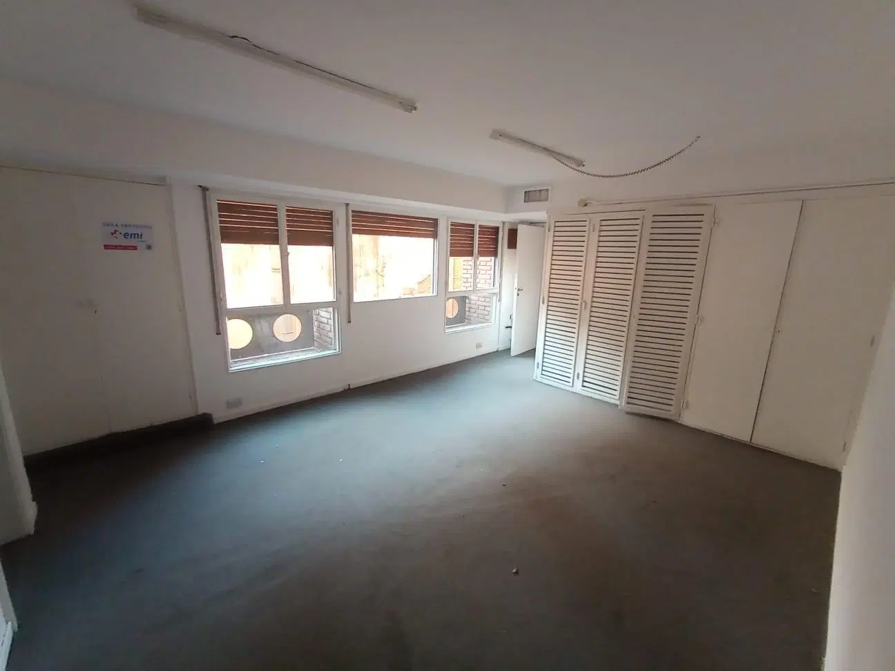 OFICINA 140 M² - PLANTA LIBRE - 2 PRIVADOS - SALA DE REUNIONES 4