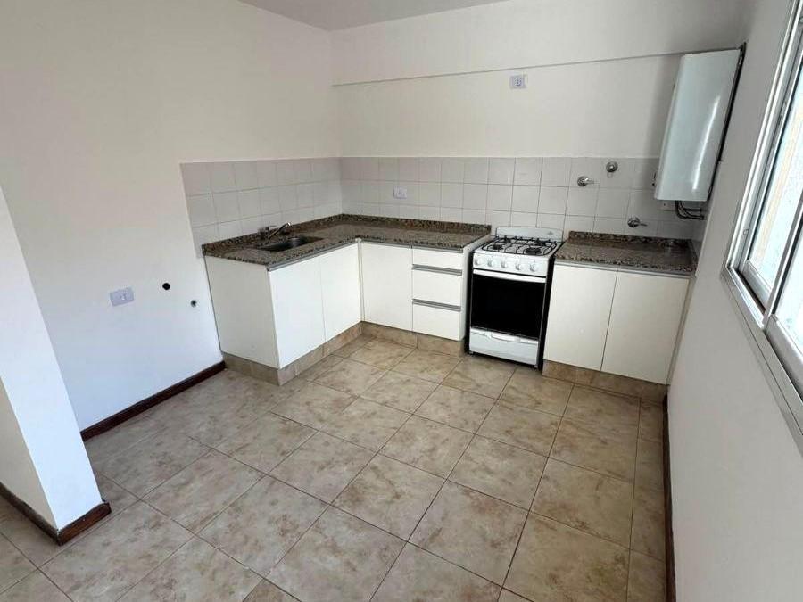 Foto de AMPLIO - DOBLE BALCON - ASADOR - 3 DORM - 2 BAÑOS - COCHERA, imagen 1