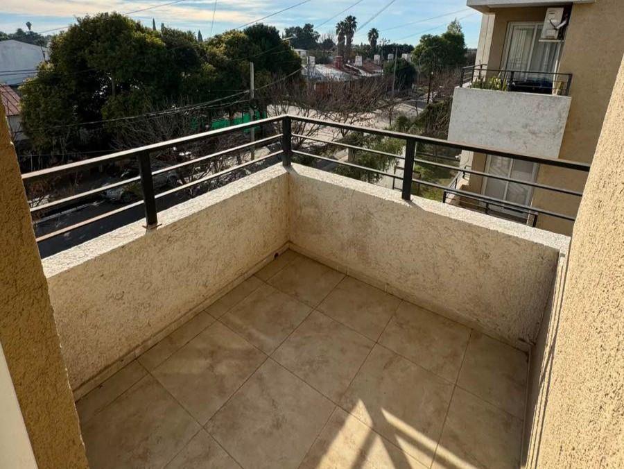 Foto de AMPLIO - DOBLE BALCON - ASADOR - 3 DORM - 2 BAÑOS - COCHERA, imagen 4