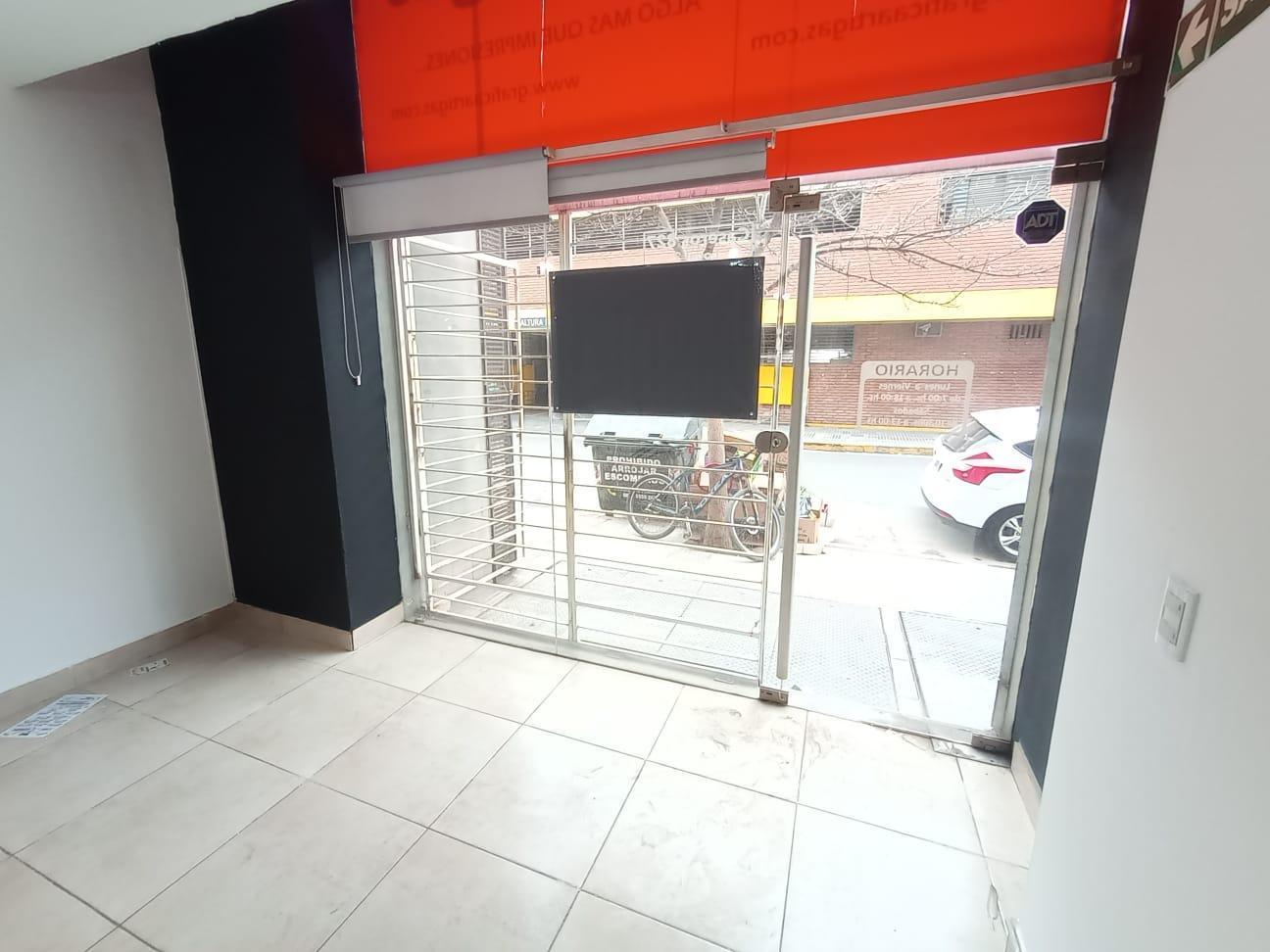 Foto de LOCAL COMERCIAL - PLANTA LIBRE - BAÑO - CASEROS N° 826 - ALBERDI, imagen 2