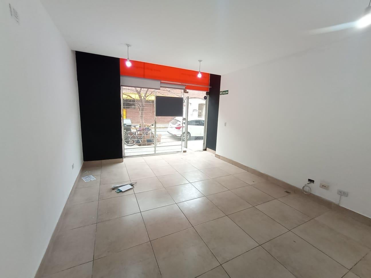 Foto de LOCAL COMERCIAL - PLANTA LIBRE - BAÑO - CASEROS N° 826 - ALBERDI, imagen 1