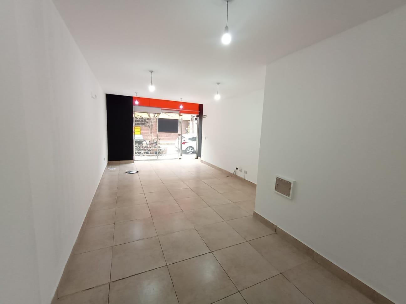 Foto de LOCAL COMERCIAL - PLANTA LIBRE - BAÑO - CASEROS N° 826 - ALBERDI, imagen 3