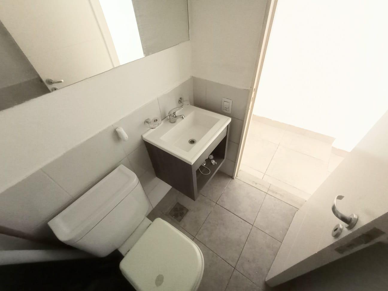 Foto de LOCAL COMERCIAL - PLANTA LIBRE - BAÑO - CASEROS N° 826 - ALBERDI, imagen 4