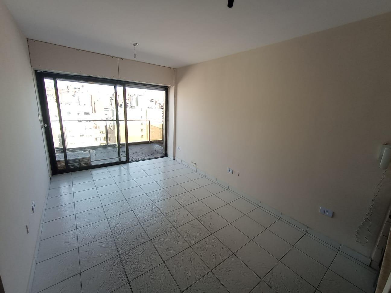 Foto de BALCON TERRAZA - PISO ALTO - 1 DORMITORIO - CASEROS N° 261 - B° CENTRO, imagen 1