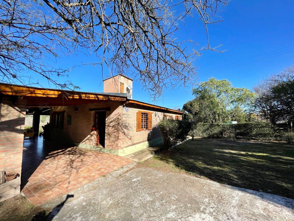 Casa en venta, 3 dormitorios, pileta, quincho, 3 cocheras, patio, en Molinari, Cosquín