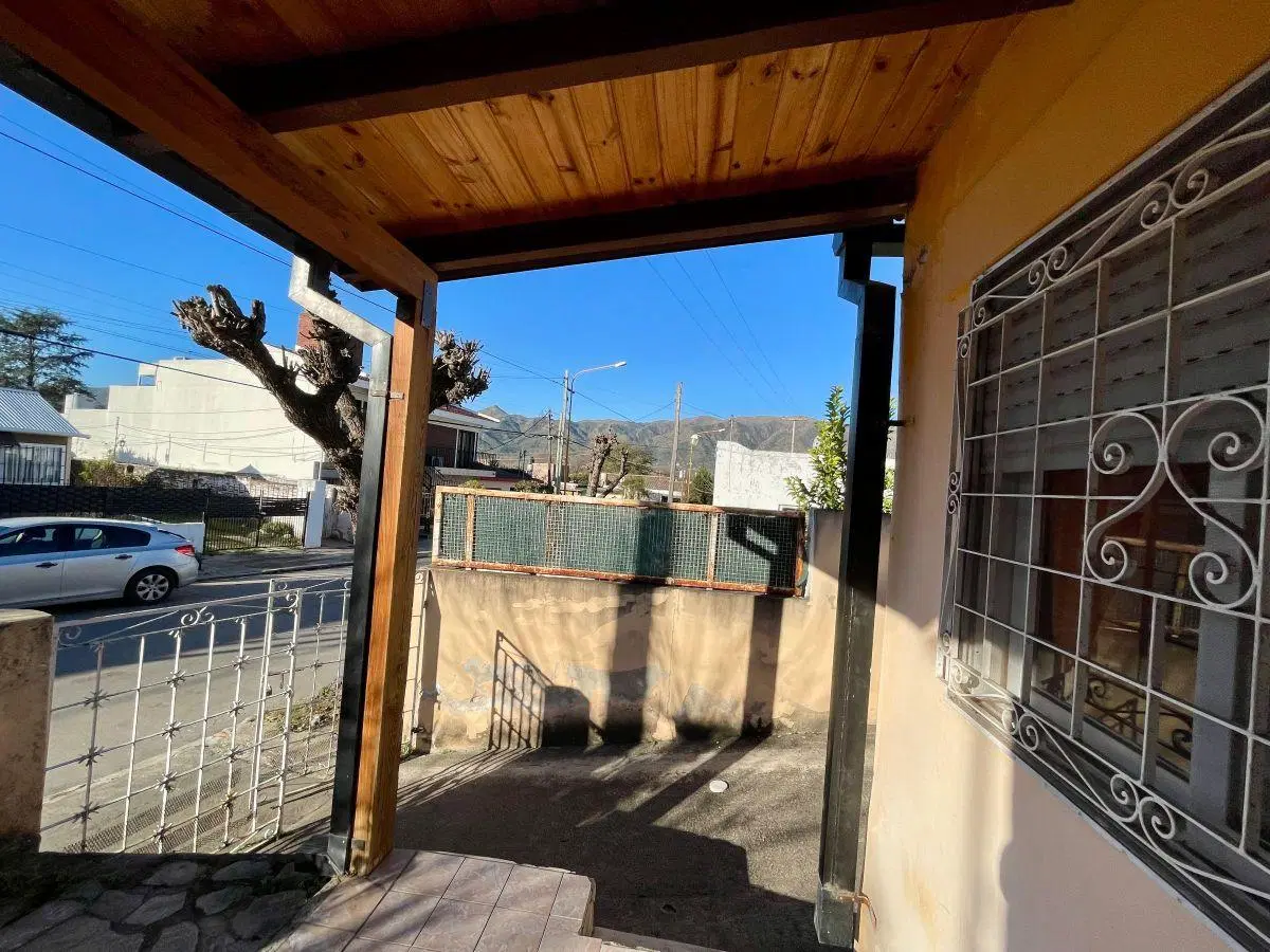 Casa con departamento en venta en Cosquín, cerca del centro y del río, terraza y vista a las sierras 3