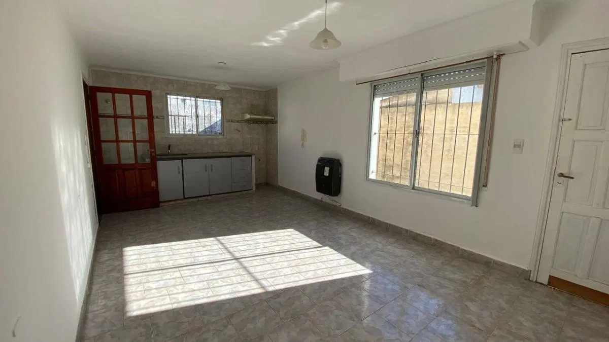 Venta departamento 2 ambientes. Luminoso, Patio 3
