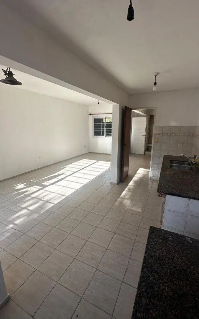 SE VENDE DUPLEX - 3 DORM. -2 BAÑOS - COCHERA - PATIO. 4